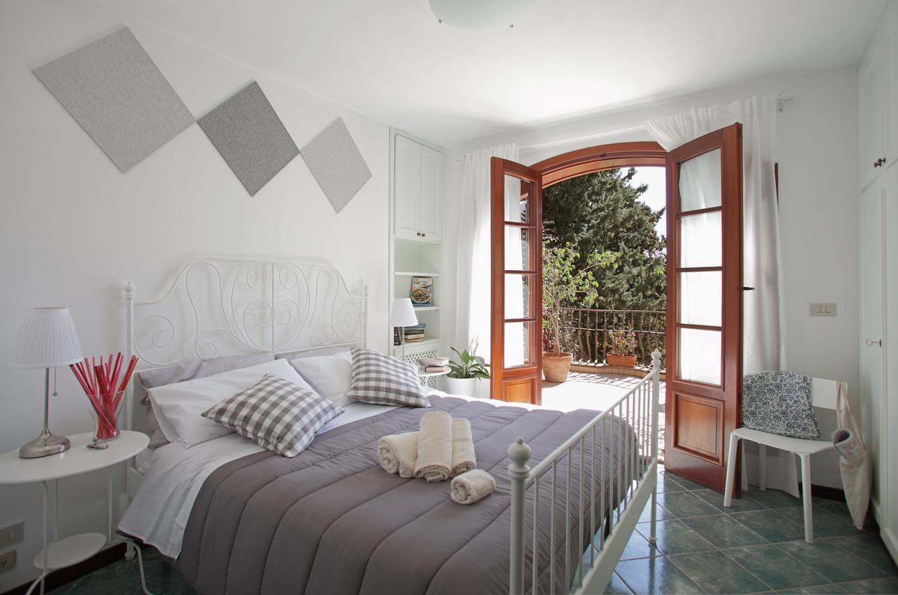 Residenza Terrazze Sul Mare Bed & Breakfast Santa Flavia Exterior photo