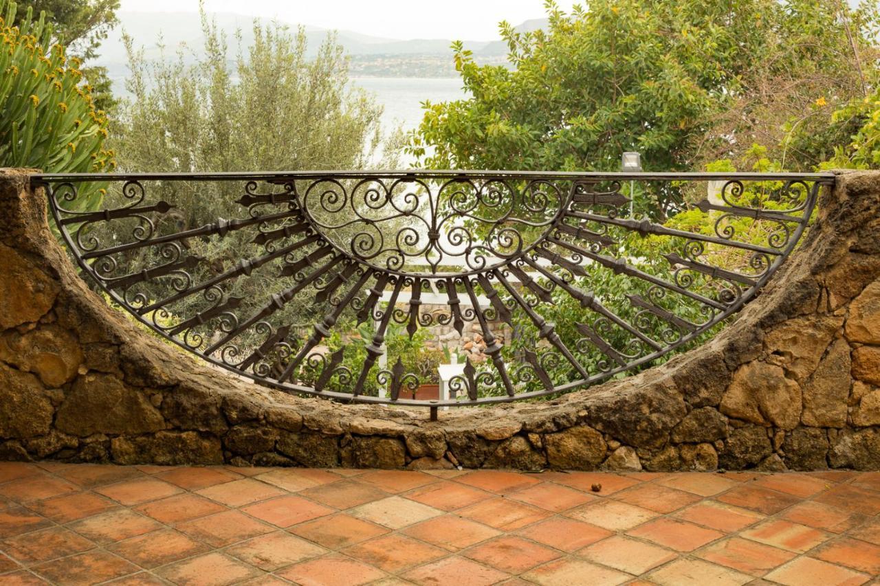 Residenza Terrazze Sul Mare Bed & Breakfast Santa Flavia Exterior photo